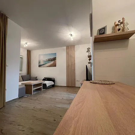 Seaesta Nika 아파트