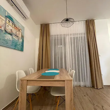 Seaesta Nika Trogir